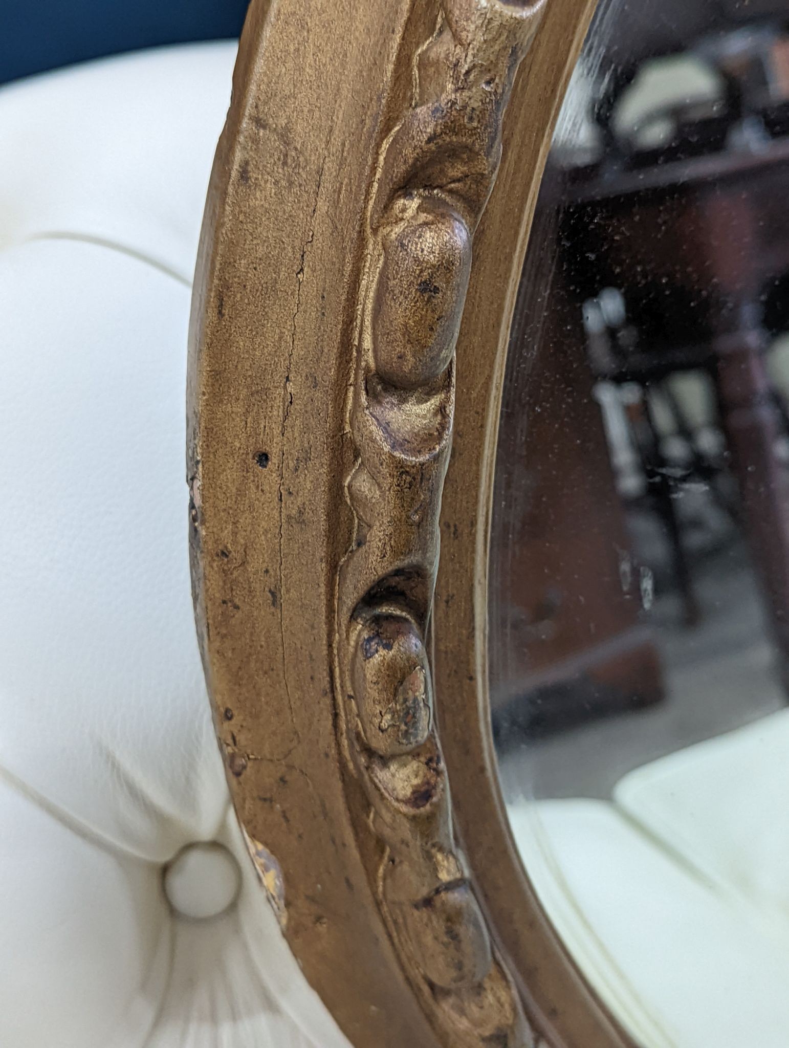 An early 20th century carved gilt oval wall mirror, width 110cm, height 80cm